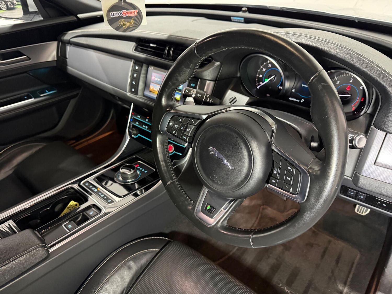 Used Jaguar XF 2019 for sale - 77625041: Photo 13