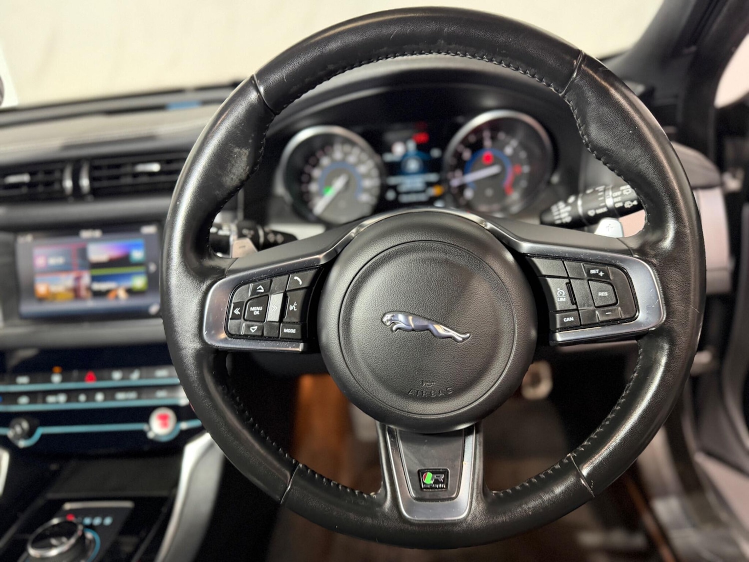 Used Jaguar XF 2019 for sale - 77625041: Photo 26