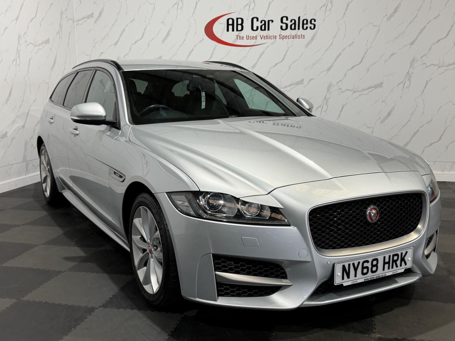 Used Jaguar XF 2019 for sale - 77625041: Photo 5
