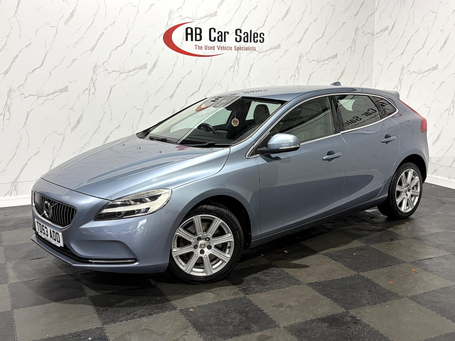Used Volvo V40 for sale - 76440476: Photo 1