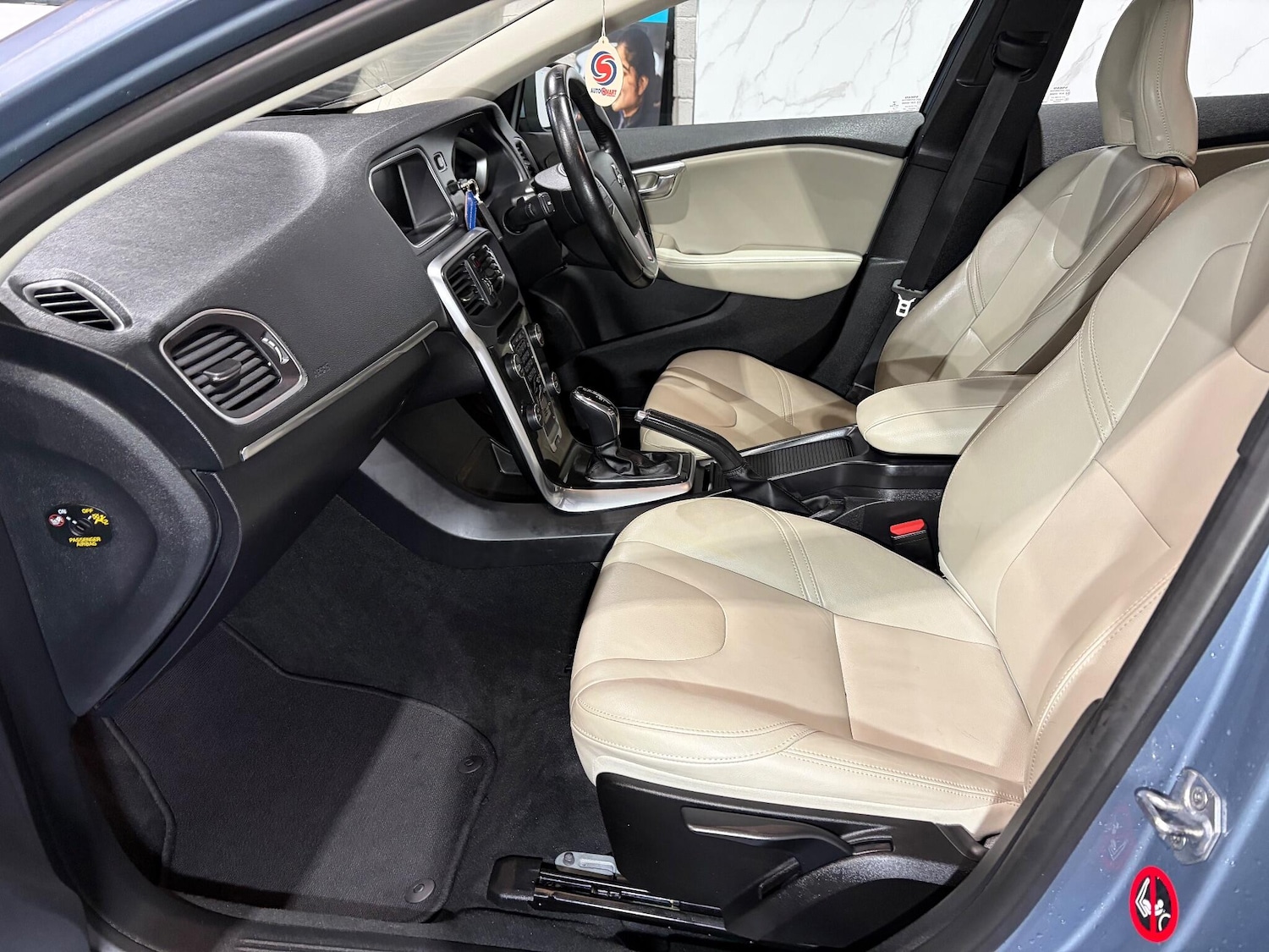 Used Volvo V40 for sale - 76440476: Photo 17