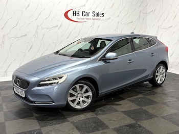 Used Volvo V40 2018 for sale - 76440476: Photo