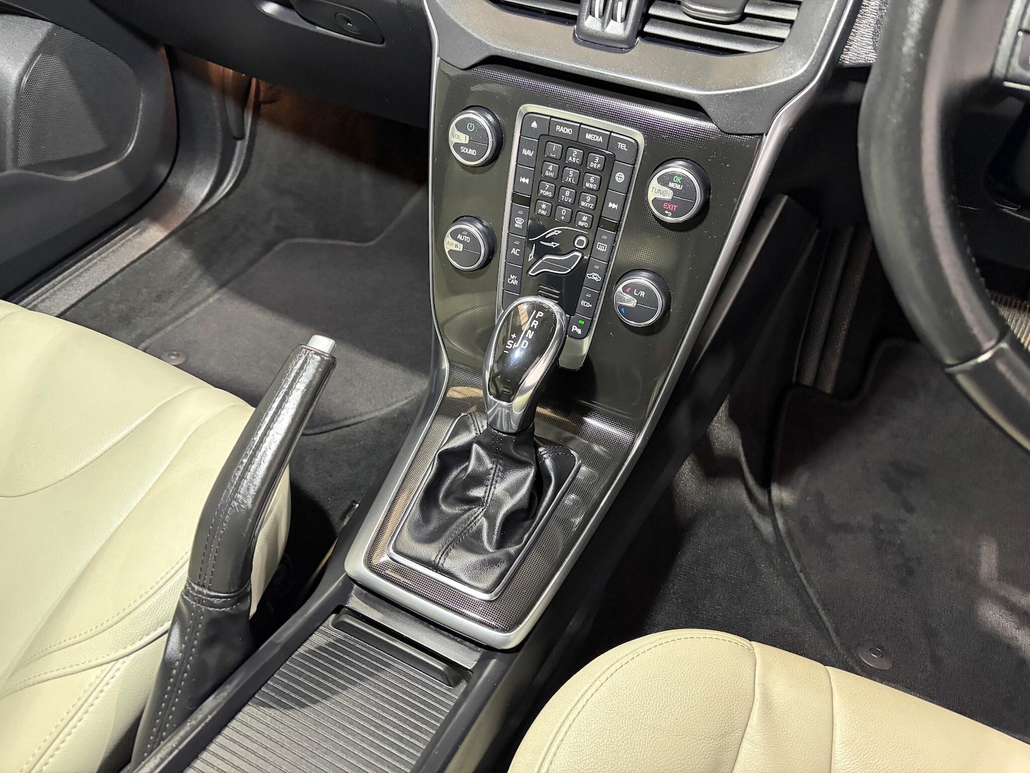 Used Volvo V40 for sale - 76440476: Photo 24