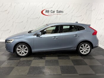 Used Volvo V40 2018 for sale - 76440476: Photo