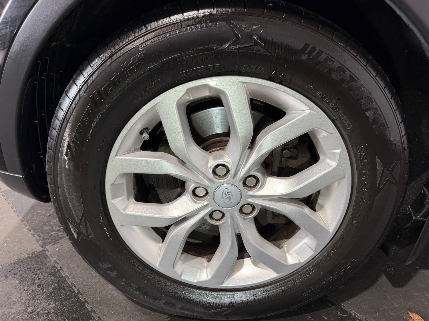 Used Land Rover Discovery 2017 for sale - 77710580: Photo 12