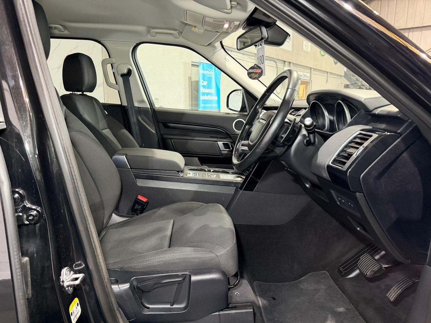 Used Land Rover Discovery 2017 for sale - 77710580: Photo 15