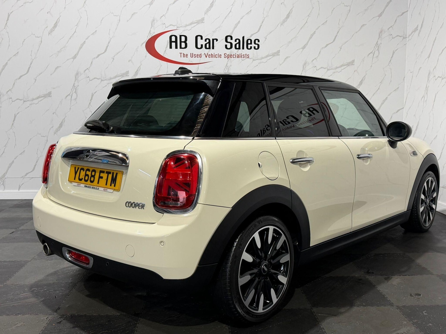 Used MINI Hatch 2019 for sale - 77853611: Photo 8
