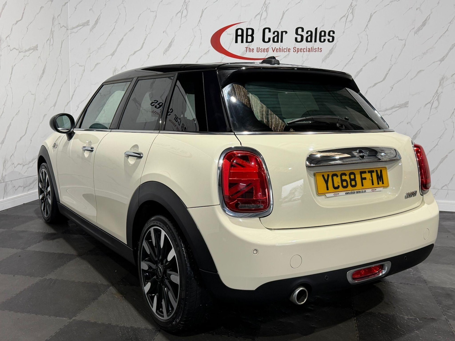 Used MINI Hatch 2019 for sale - 77853611: Photo 9
