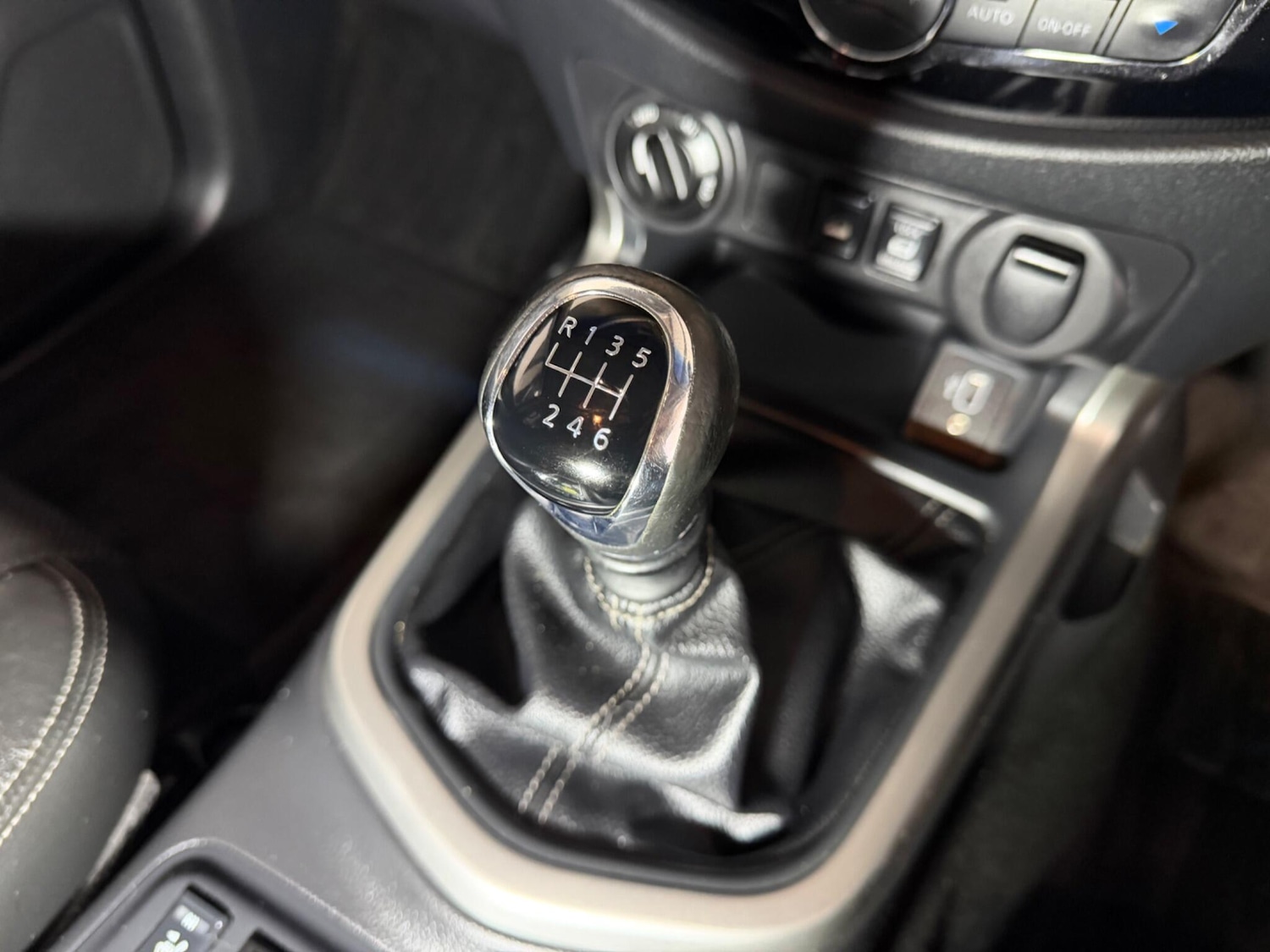 Used Nissan Navara 2020 for sale - 77052464: Photo 23