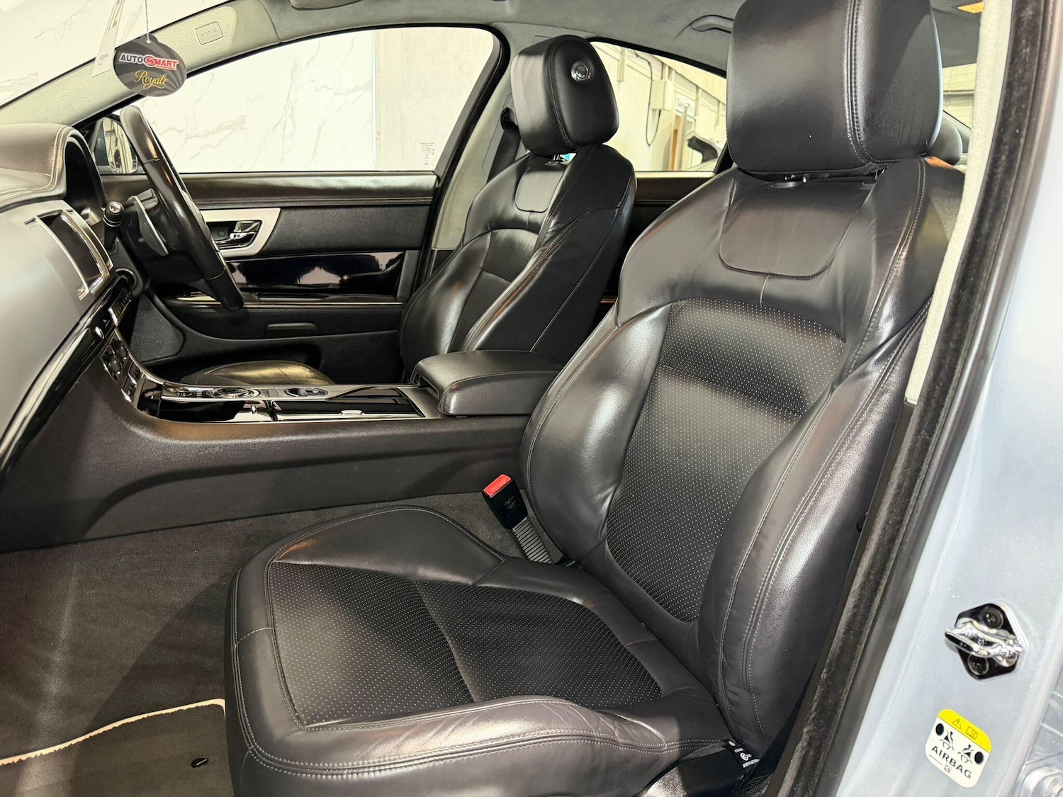 Used Jaguar XF 2015 for sale - 78047851: Photo 24