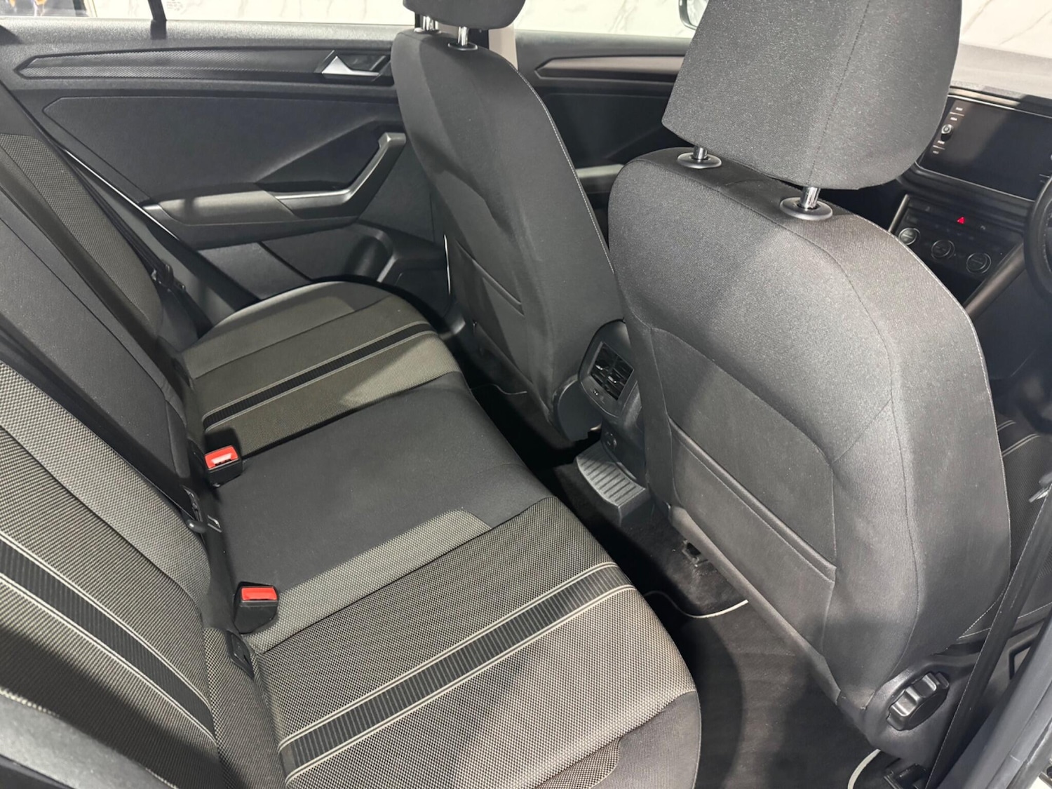 Used Volkswagen T-Roc 2018 for sale - 76689000: Photo 14