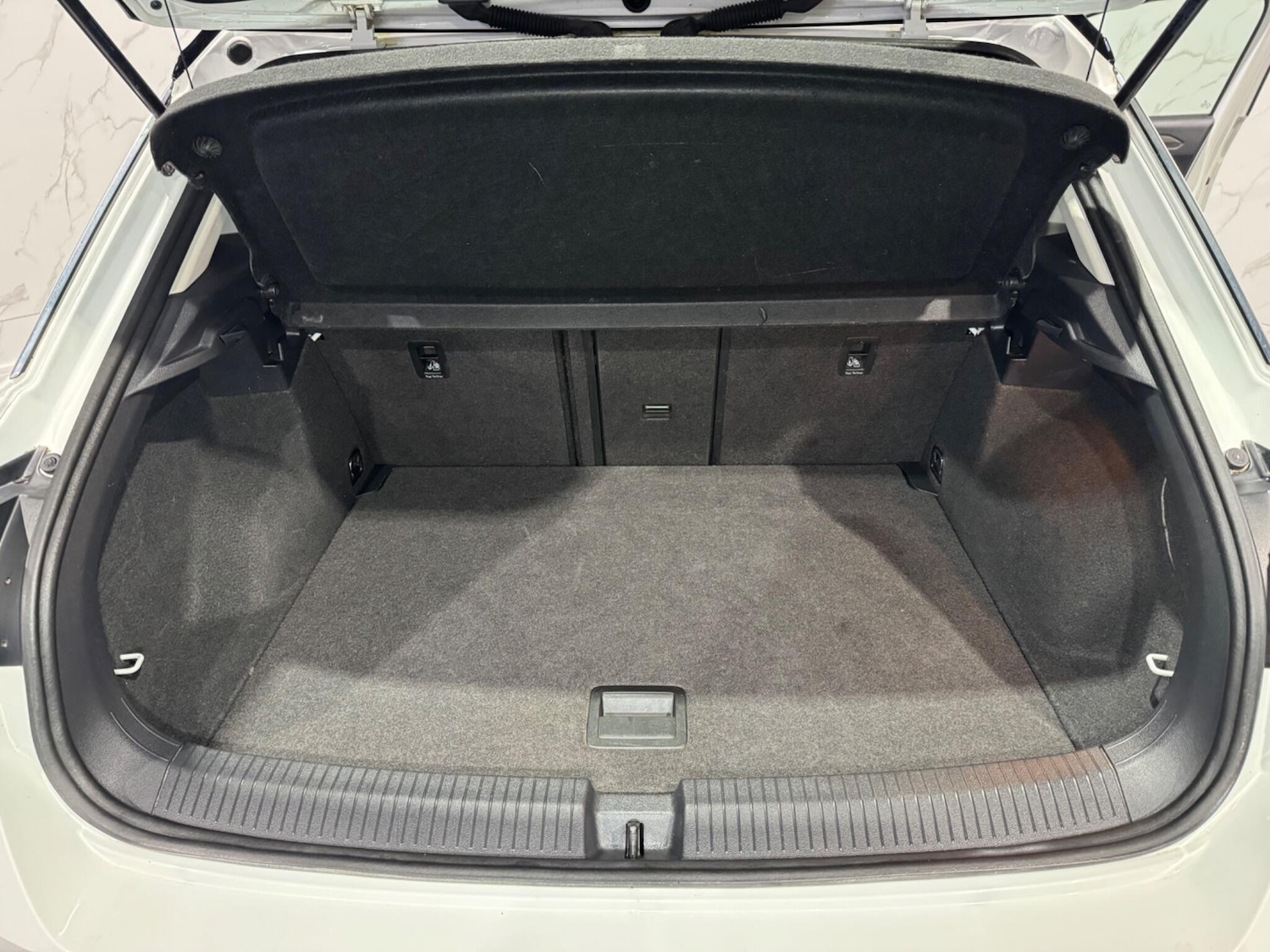 Used Volkswagen T-Roc 2018 for sale - 76689000: Photo 18