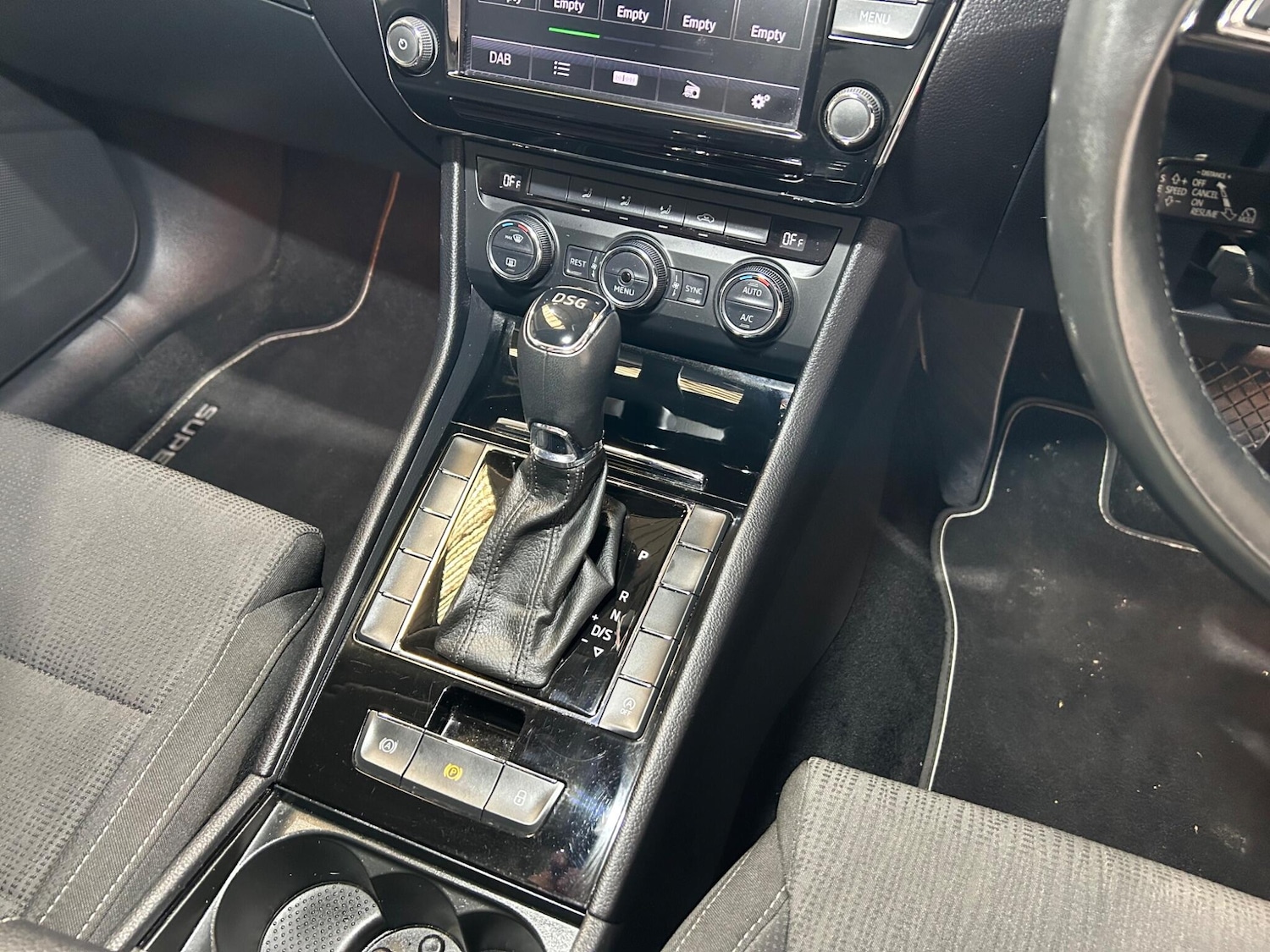 Used Skoda Superb 2017 for sale - 76988622: Photo 26