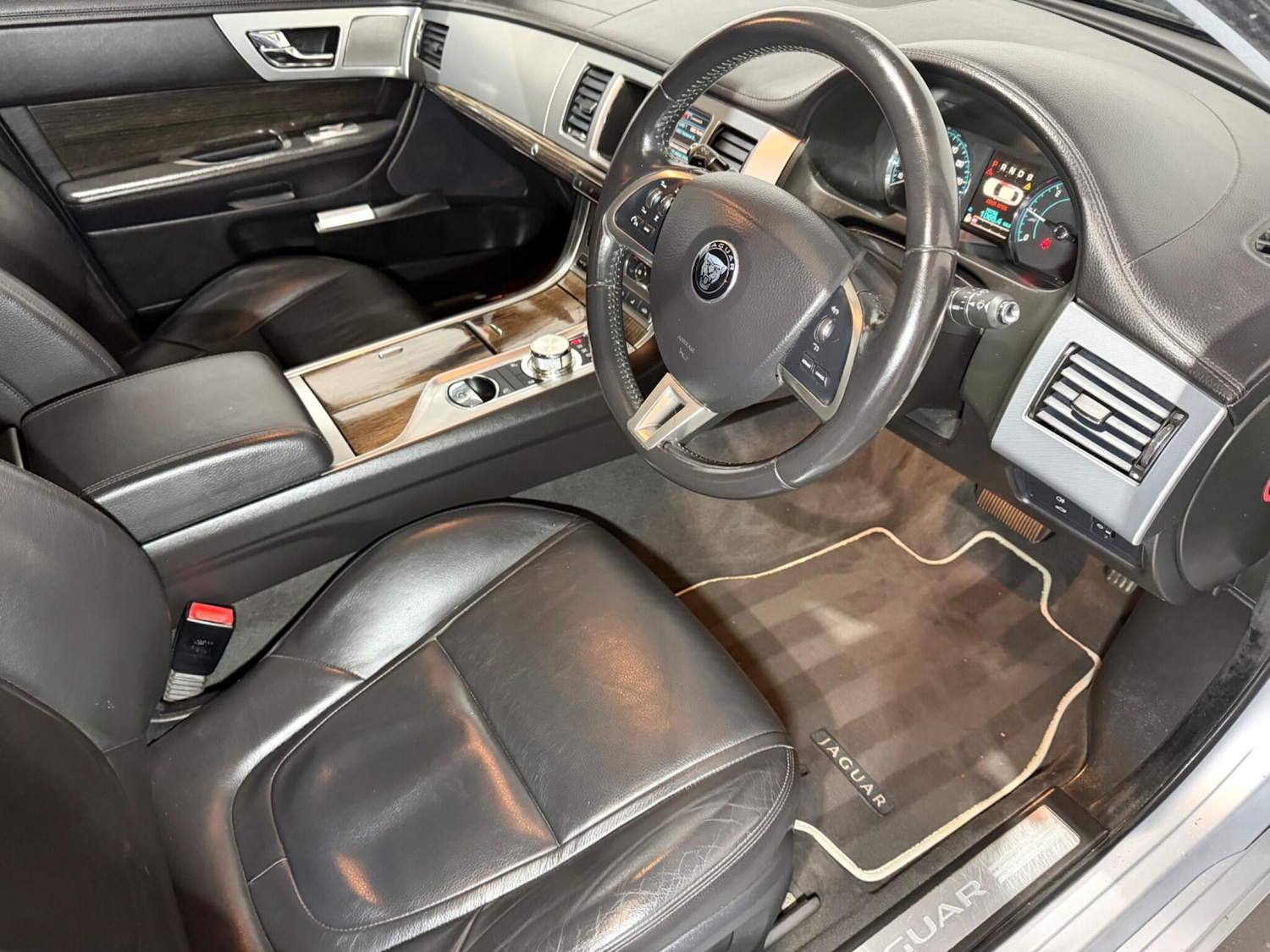 Used Jaguar XF 2015 for sale - 77425866: Photo 11