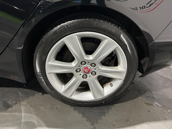 Used Jaguar XE 2018 for sale - 75089359: Photo 11