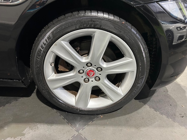 Used Jaguar XE 2018 for sale - 75089359: Photo 13