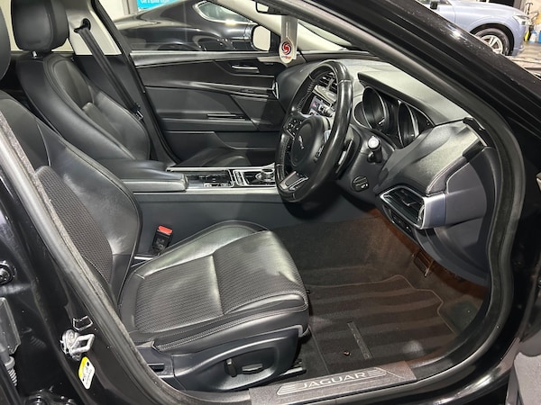 Used Jaguar XE 2018 for sale - 75089359: Photo 15
