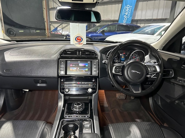 Used Jaguar XE 2018 for sale - 75089359: Photo 16