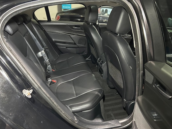 Used Jaguar XE 2018 for sale - 75089359: Photo 17