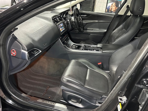 Used Jaguar XE 2018 for sale - 75089359: Photo 20