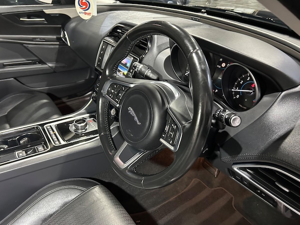 Used Jaguar XE 2018 for sale - 75089359: Photo 21