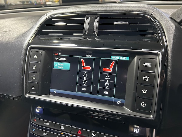 Used Jaguar XE 2018 for sale - 75089359: Photo 26