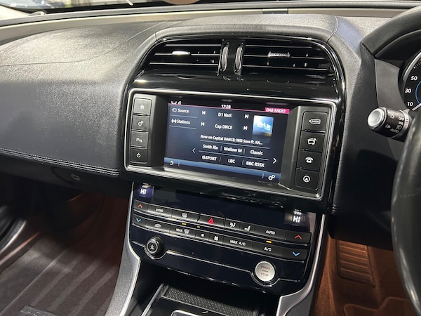 Used Jaguar XE 2018 for sale - 75089359: Photo 27