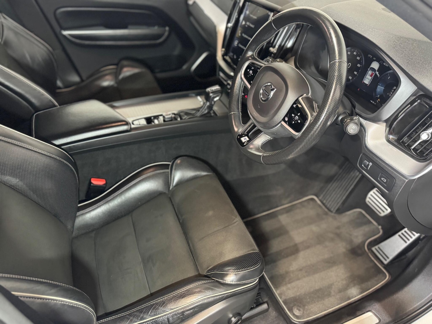 Used Volvo XC60 2018 for sale - 76989379: Photo 11