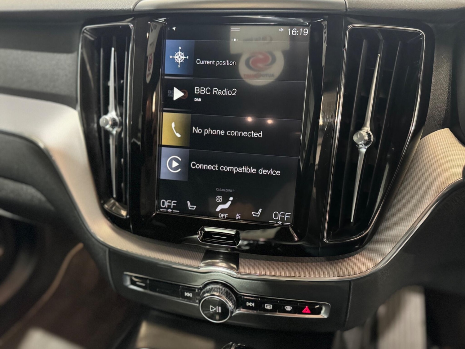 Used Volvo XC60 2018 for sale - 76989379: Photo 23