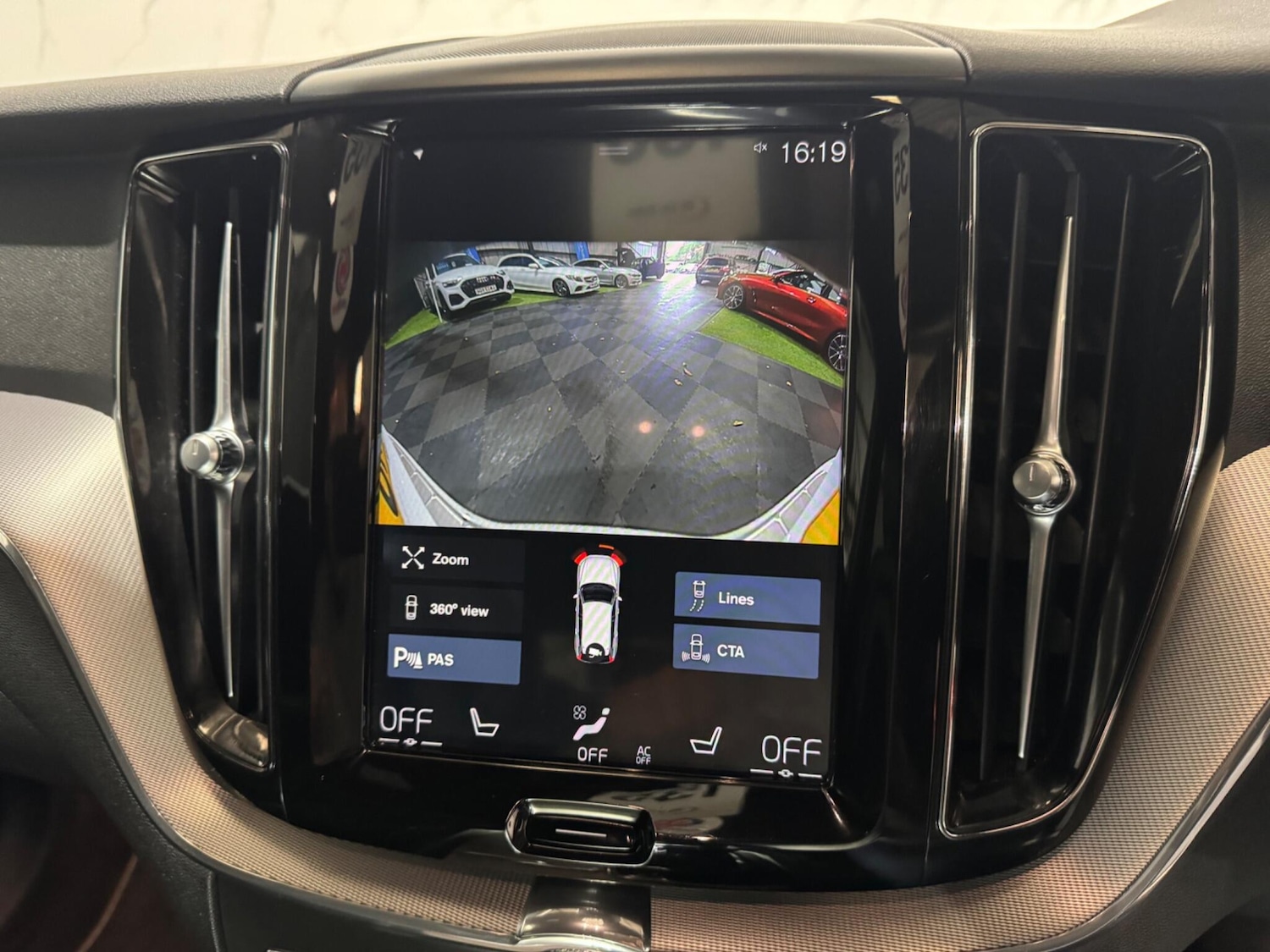 Used Volvo XC60 2018 for sale - 76989379: Photo 24