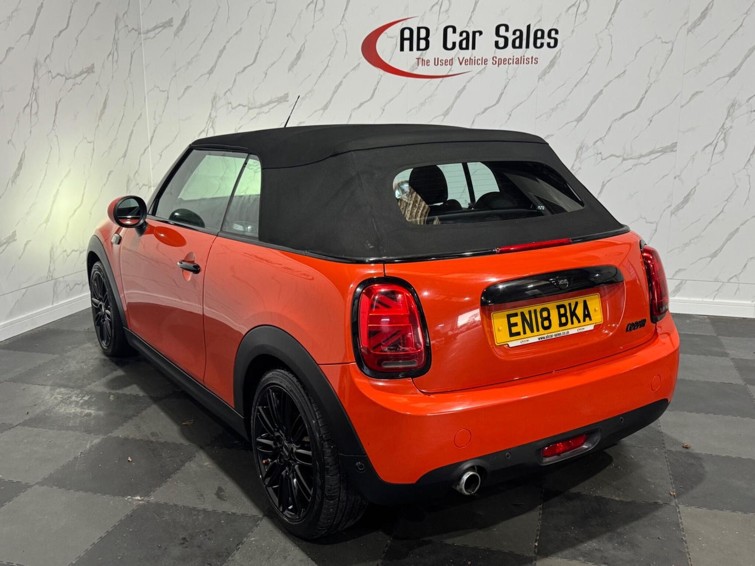 Used MINI Convertible 2018 for sale - 76832337: Photo 10