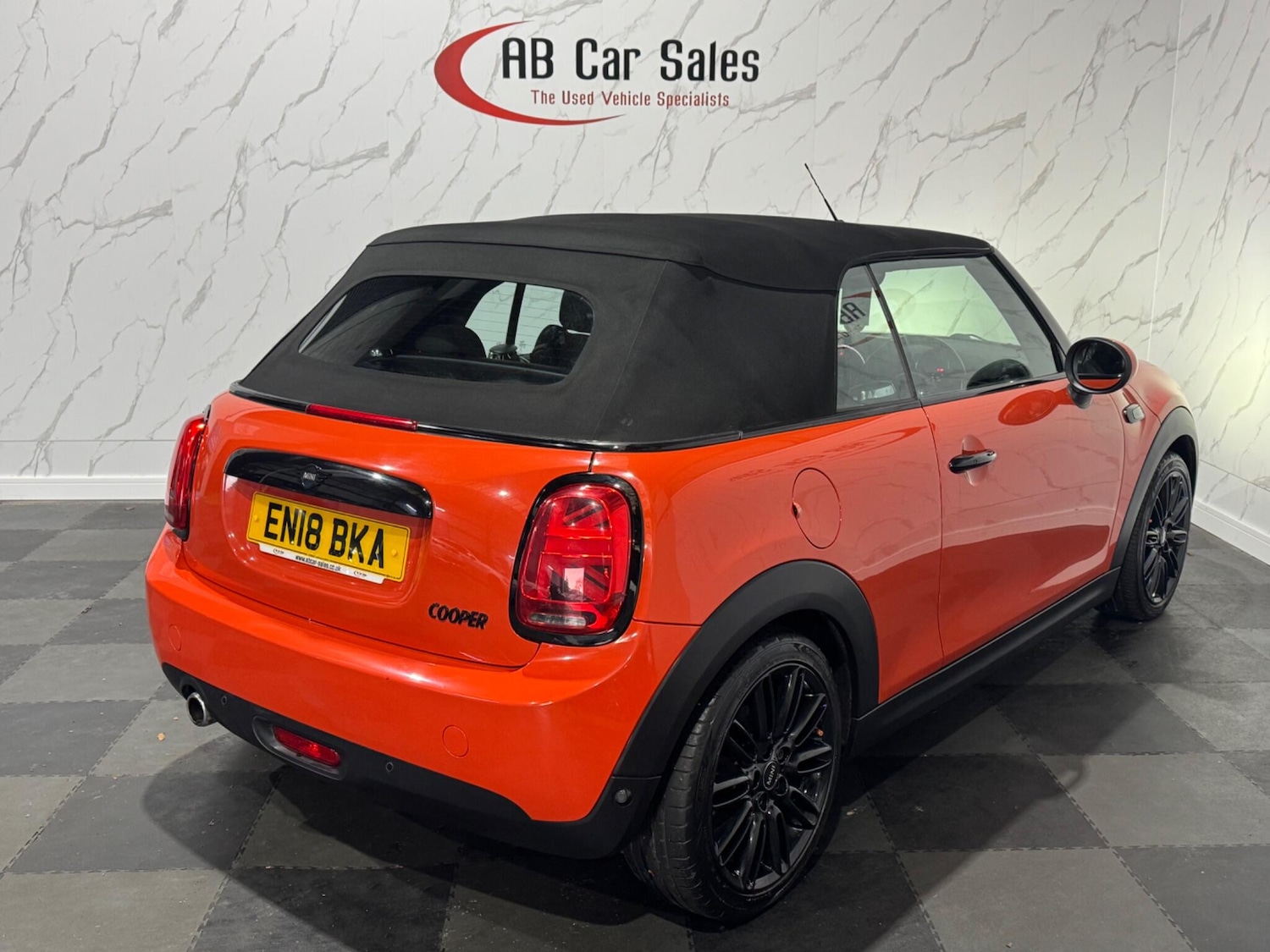 Used MINI Convertible 2018 for sale - 76832337: Photo 12