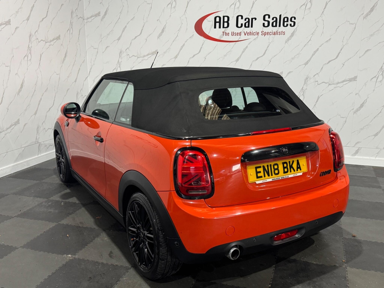 Used MINI Convertible 2018 for sale - 76832337: Photo 13
