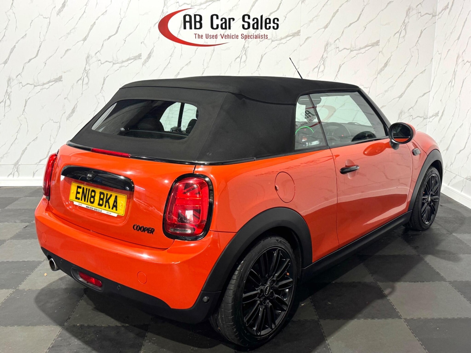 Used MINI Convertible 2018 for sale - 76832337: Photo 15