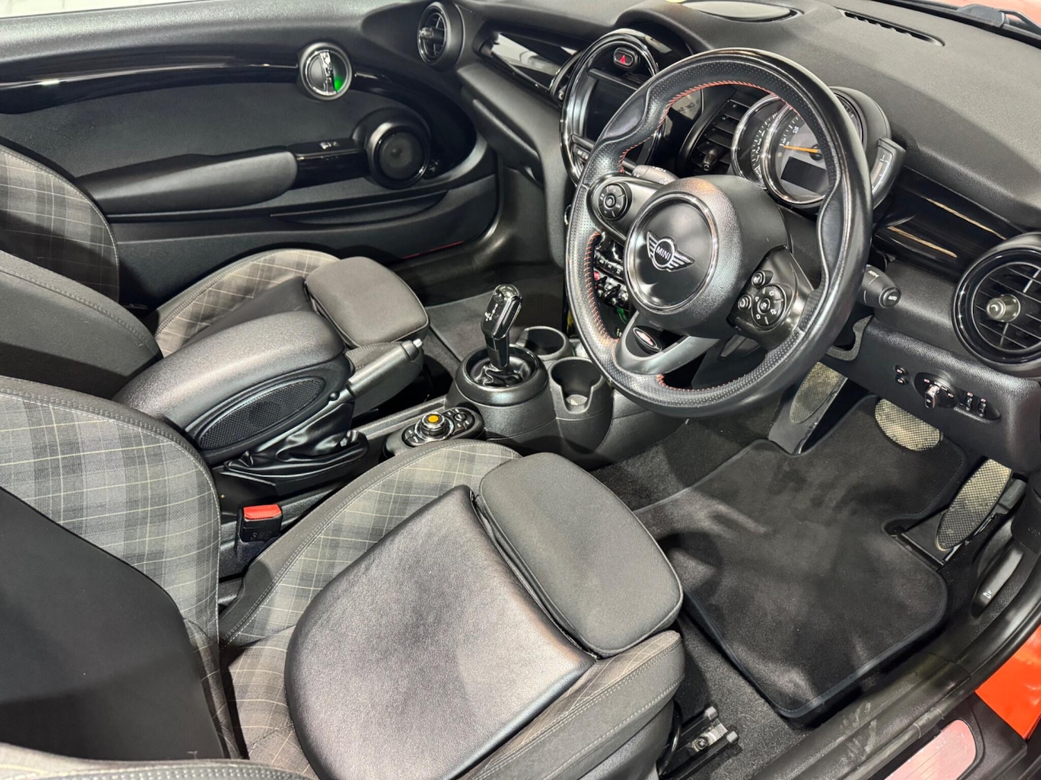 Used MINI Convertible 2018 for sale - 76832337: Photo 16