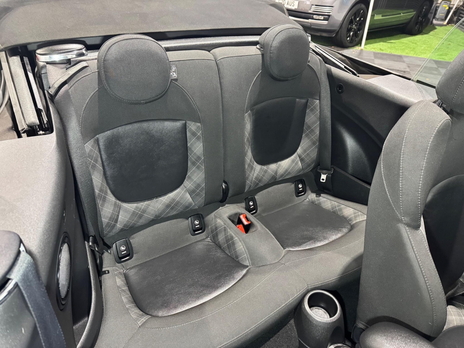 Used MINI Convertible 2018 for sale - 76832337: Photo 19