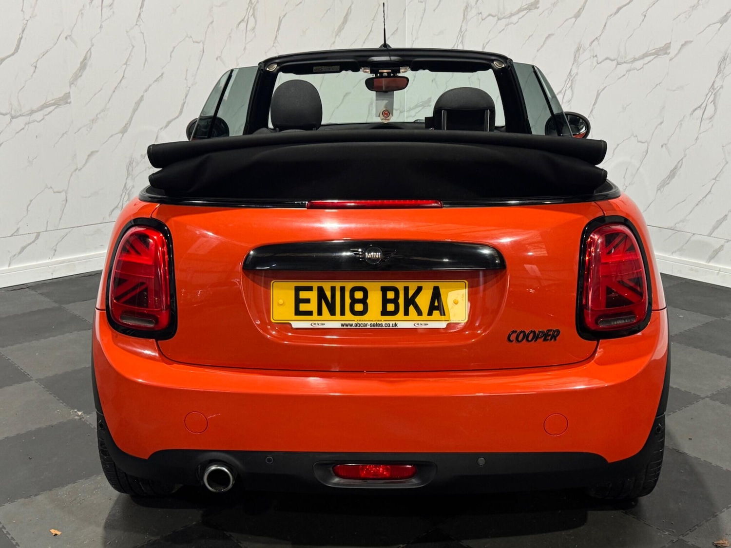 Used MINI Convertible 2018 for sale - 76832337: Photo 3