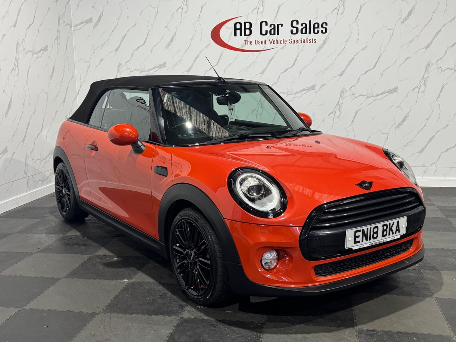 Used MINI Convertible 2018 for sale - 76832337: Photo 5