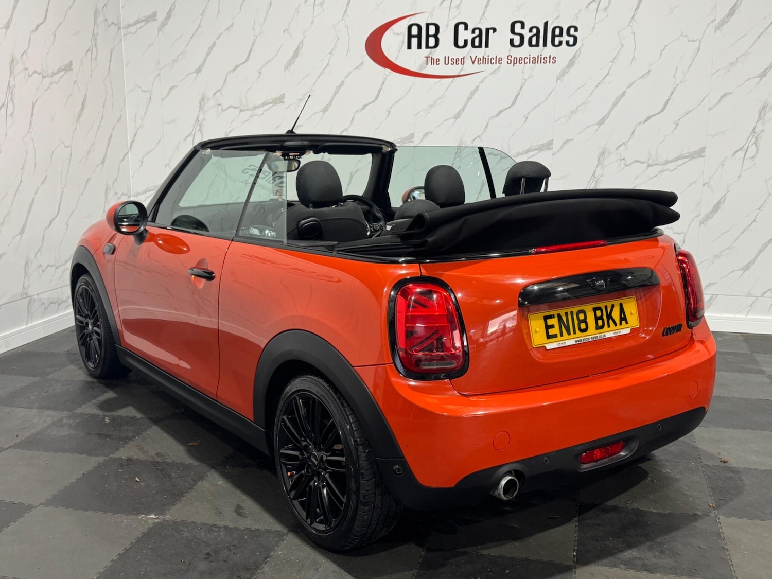 Used MINI Convertible 2018 for sale - 76832337: Photo 8
