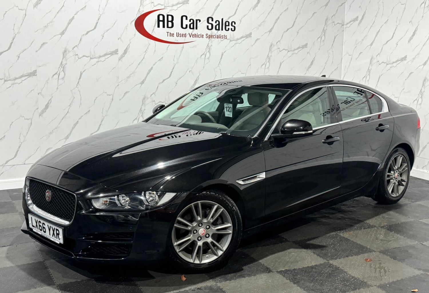 Used Jaguar XE 2016 for sale - 76714326: Photo 1