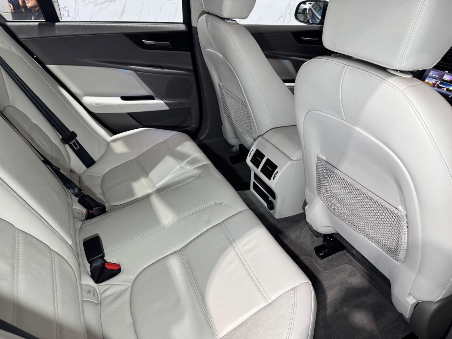 Used Jaguar XE 2016 for sale - 76714326: Photo 14