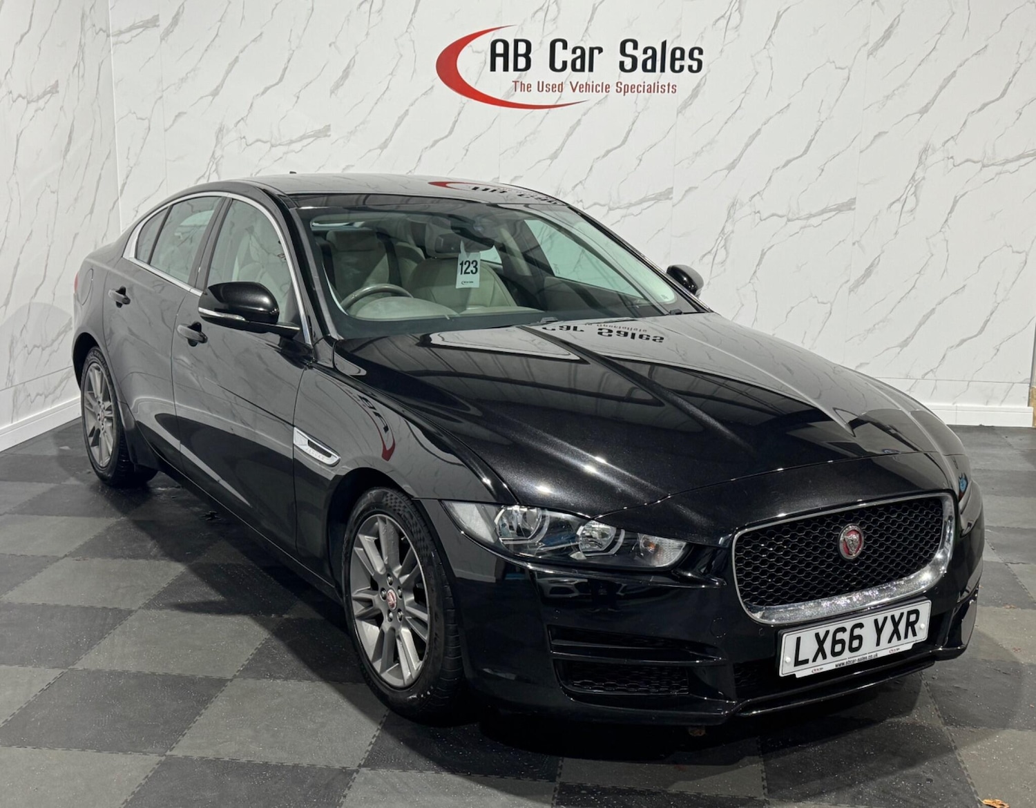 Used Jaguar XE 2016 for sale - 76714326: Photo 5