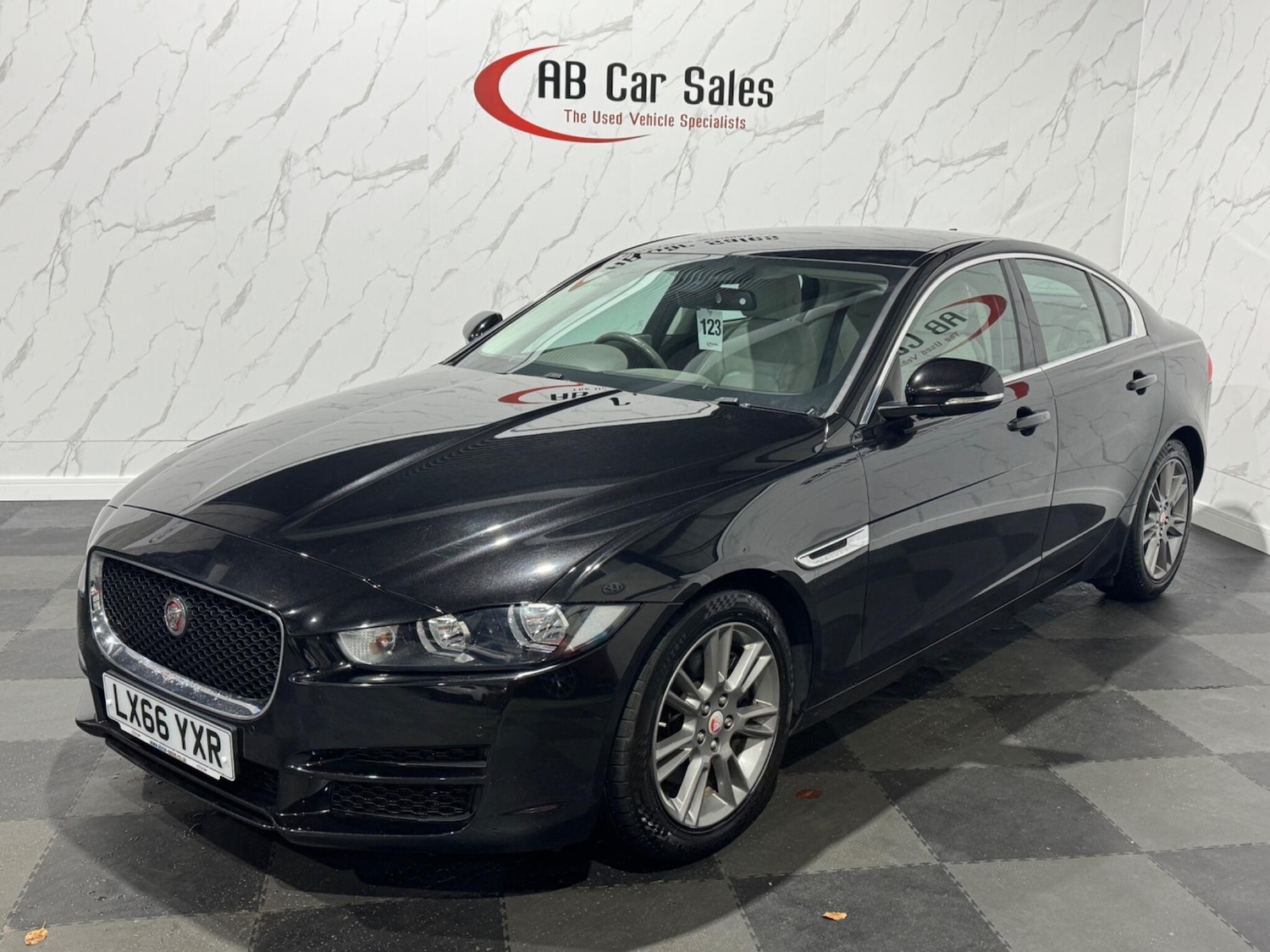 Used Jaguar XE 2016 for sale - 76714326: Photo 6