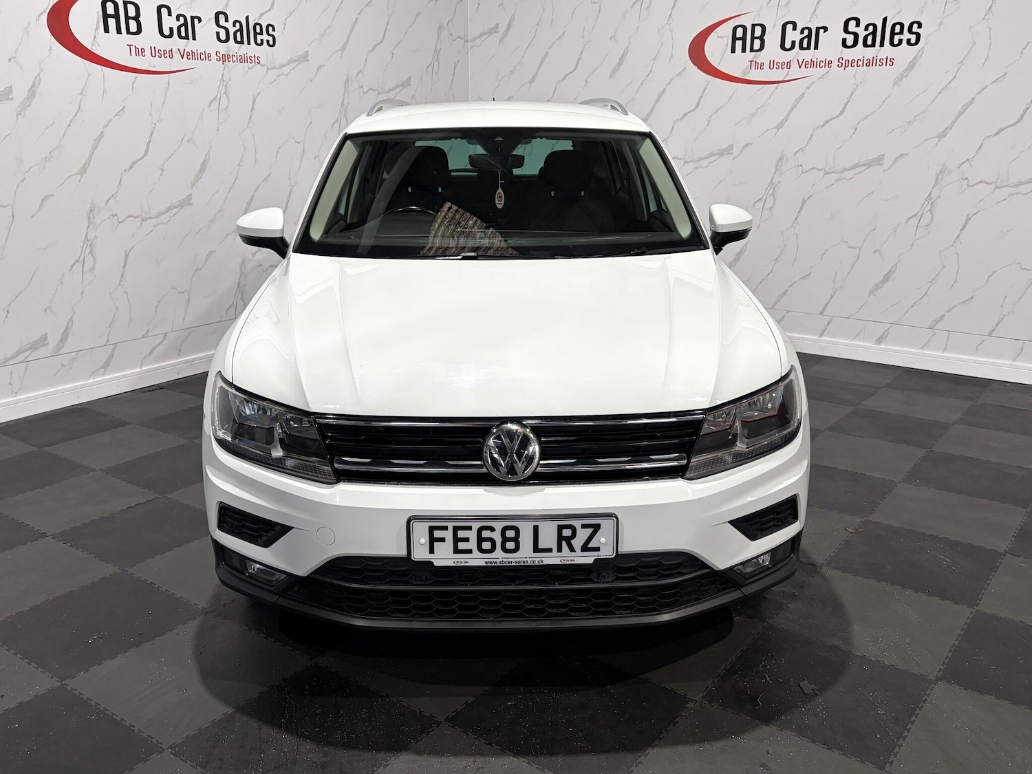 Used Volkswagen Tiguan for sale - 77216301: Photo 2