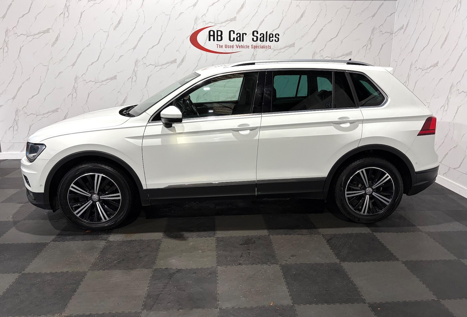 Used Volkswagen Tiguan for sale - 77216301: Photo 4