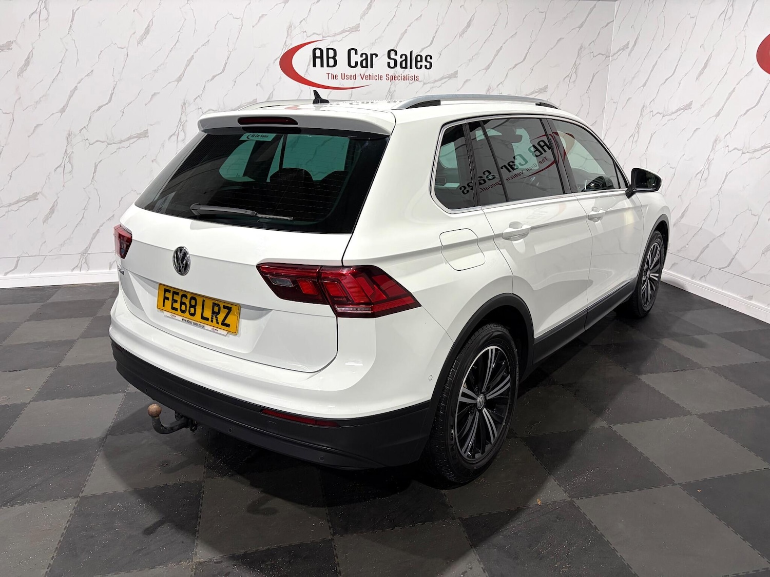 Used Volkswagen Tiguan for sale - 77216301: Photo 8