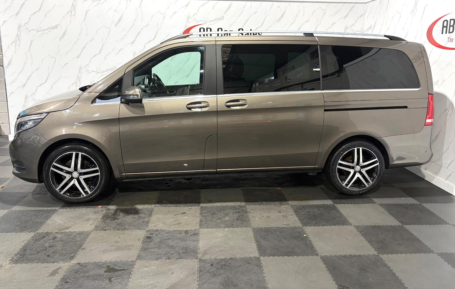 Used Mercedes-Benz V-Class 2017 for sale - 77376792: Photo 5