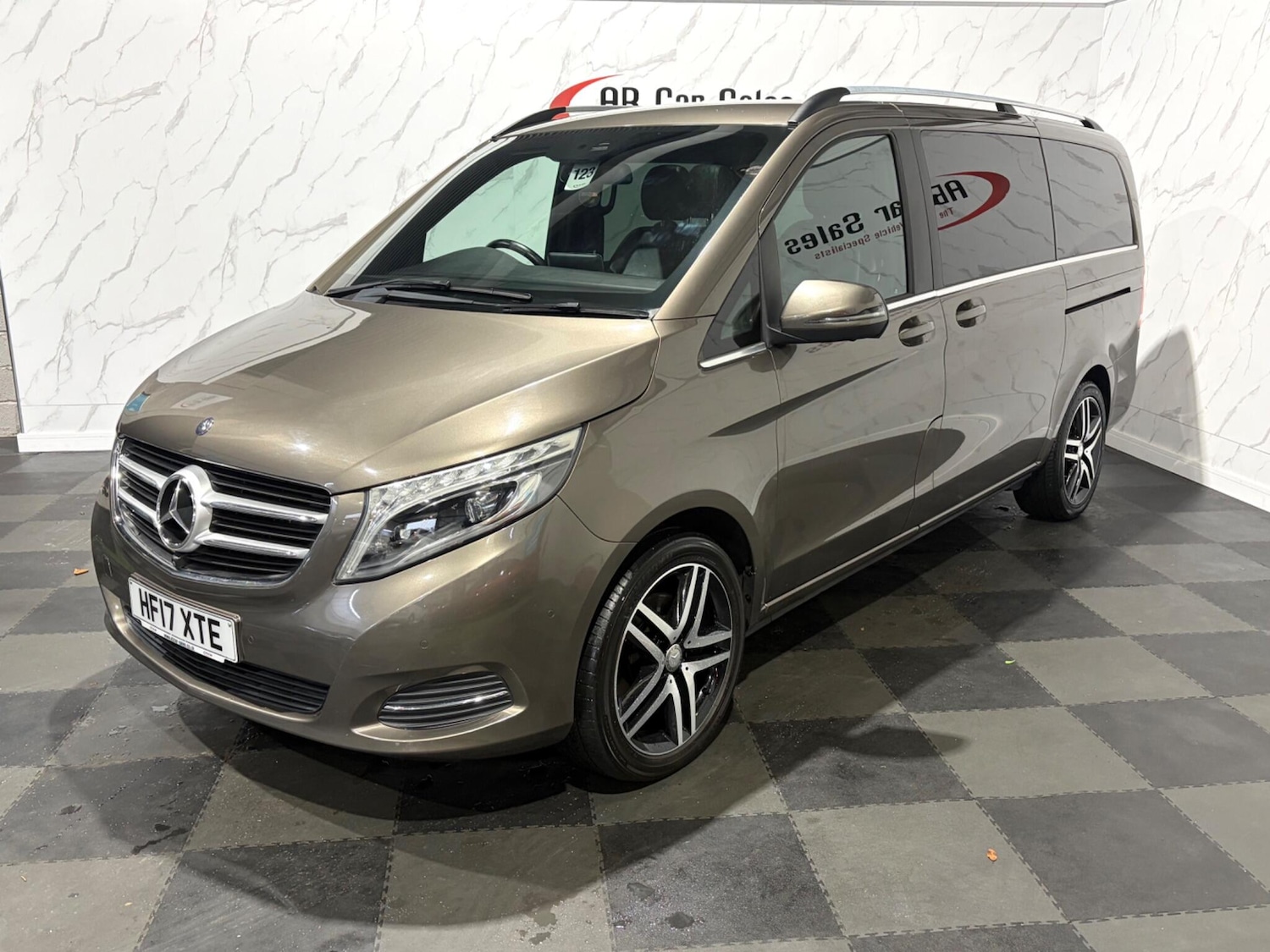 Used Mercedes-Benz V-Class 2017 for sale - 77376792: Photo 6