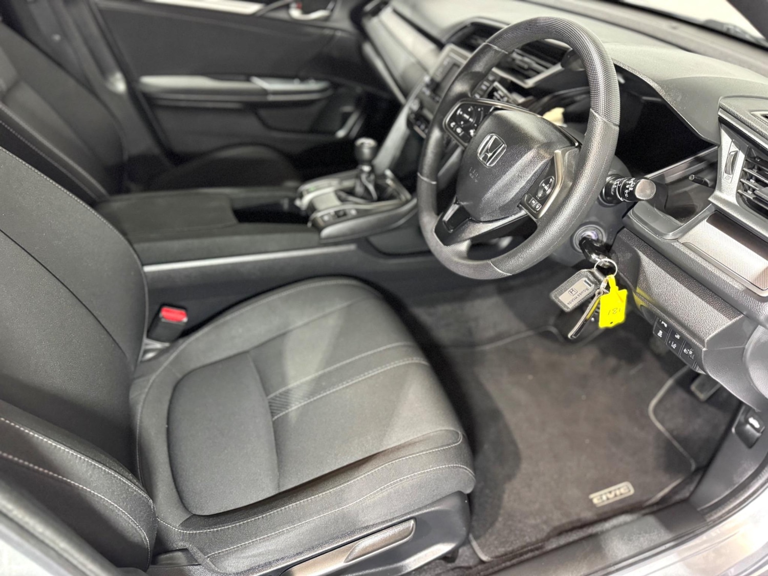 Used Honda Civic 2017 for sale - 76987996: Photo 11