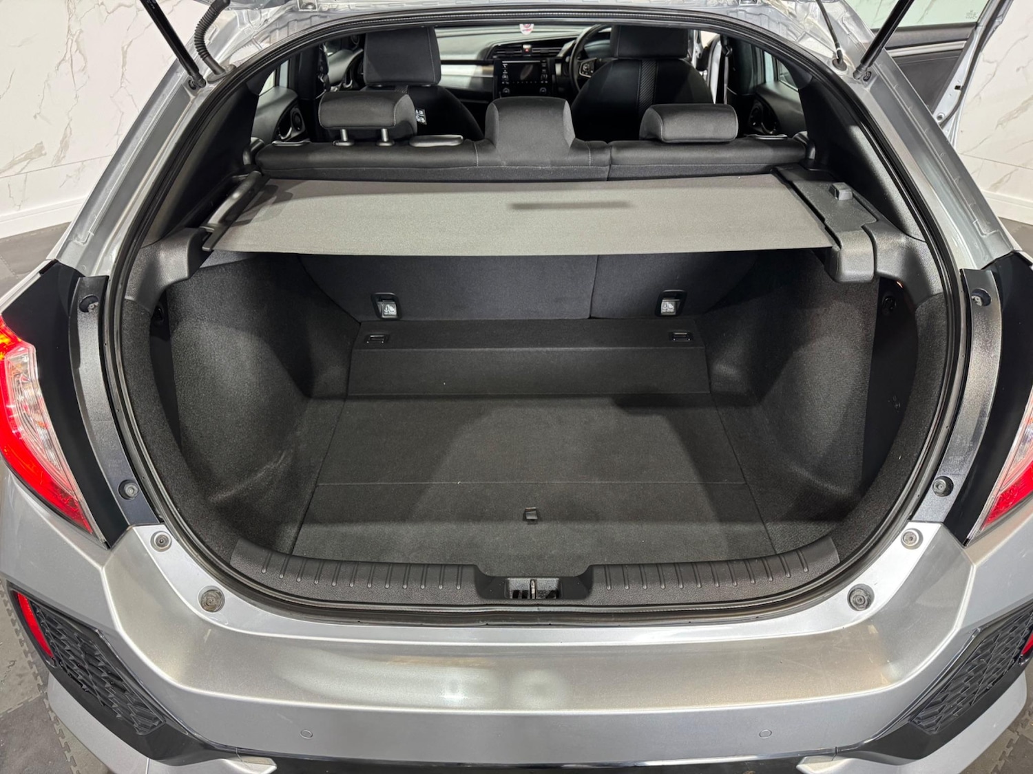 Used Honda Civic 2017 for sale - 76987996: Photo 17